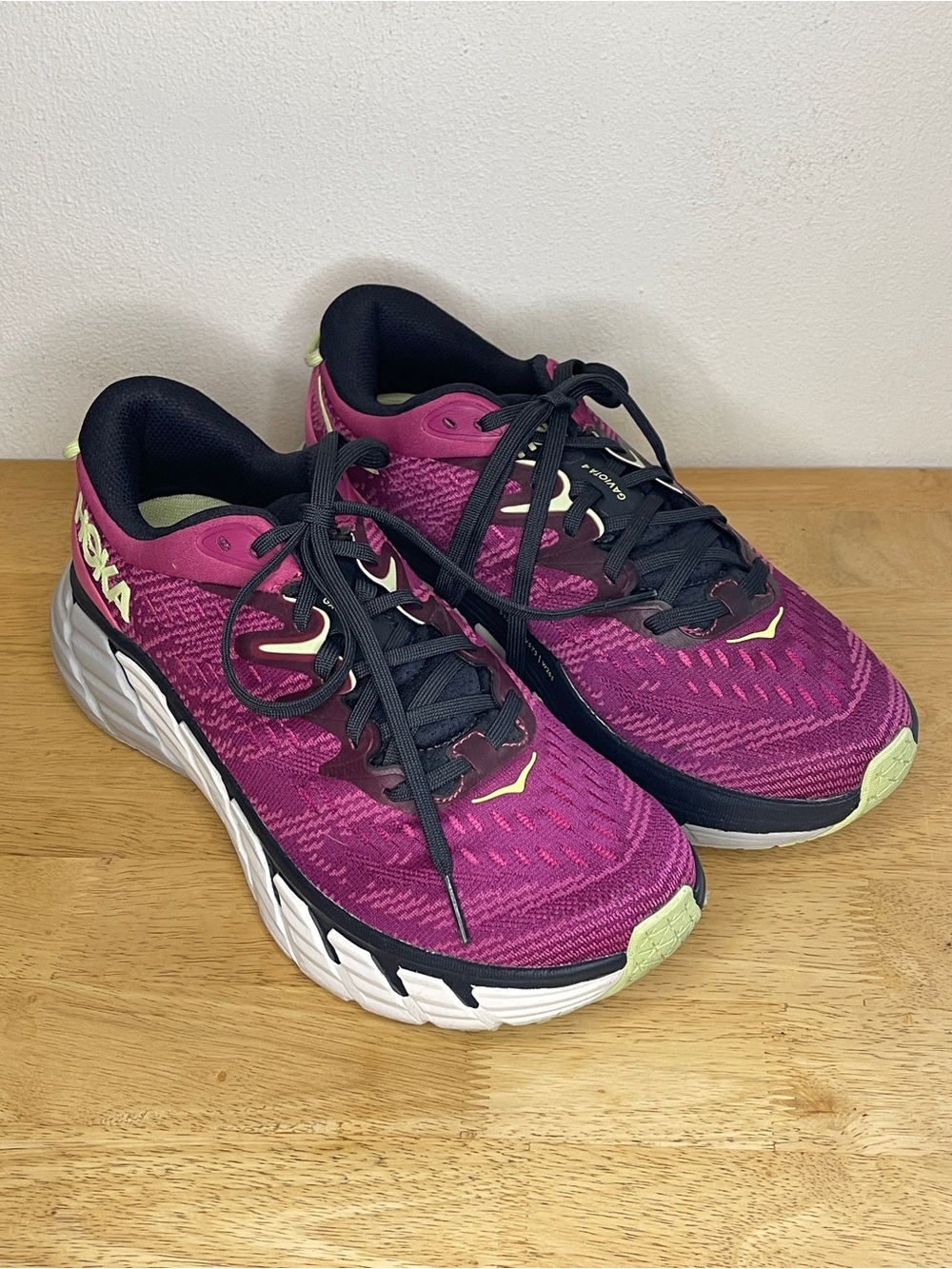 HOKA Gaviota 4 Running Shoes Fuchsia & Black Size 9.5